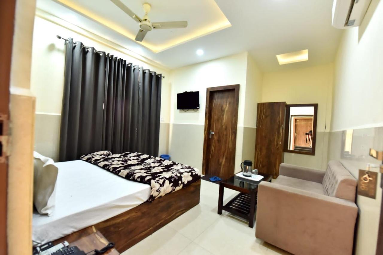 Royal Inn Джамму Экстерьер фото