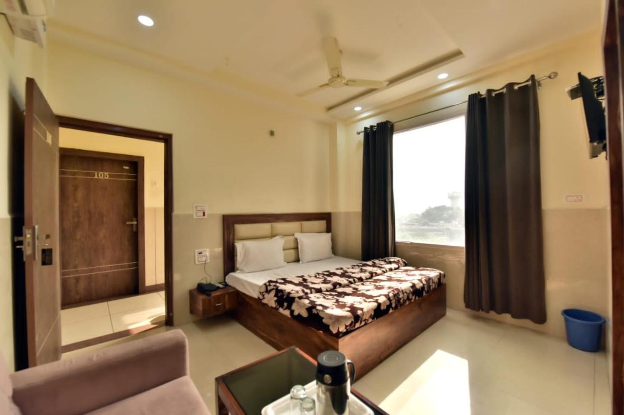 Royal Inn Джамму Экстерьер фото