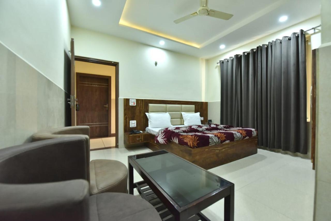Royal Inn Джамму Экстерьер фото