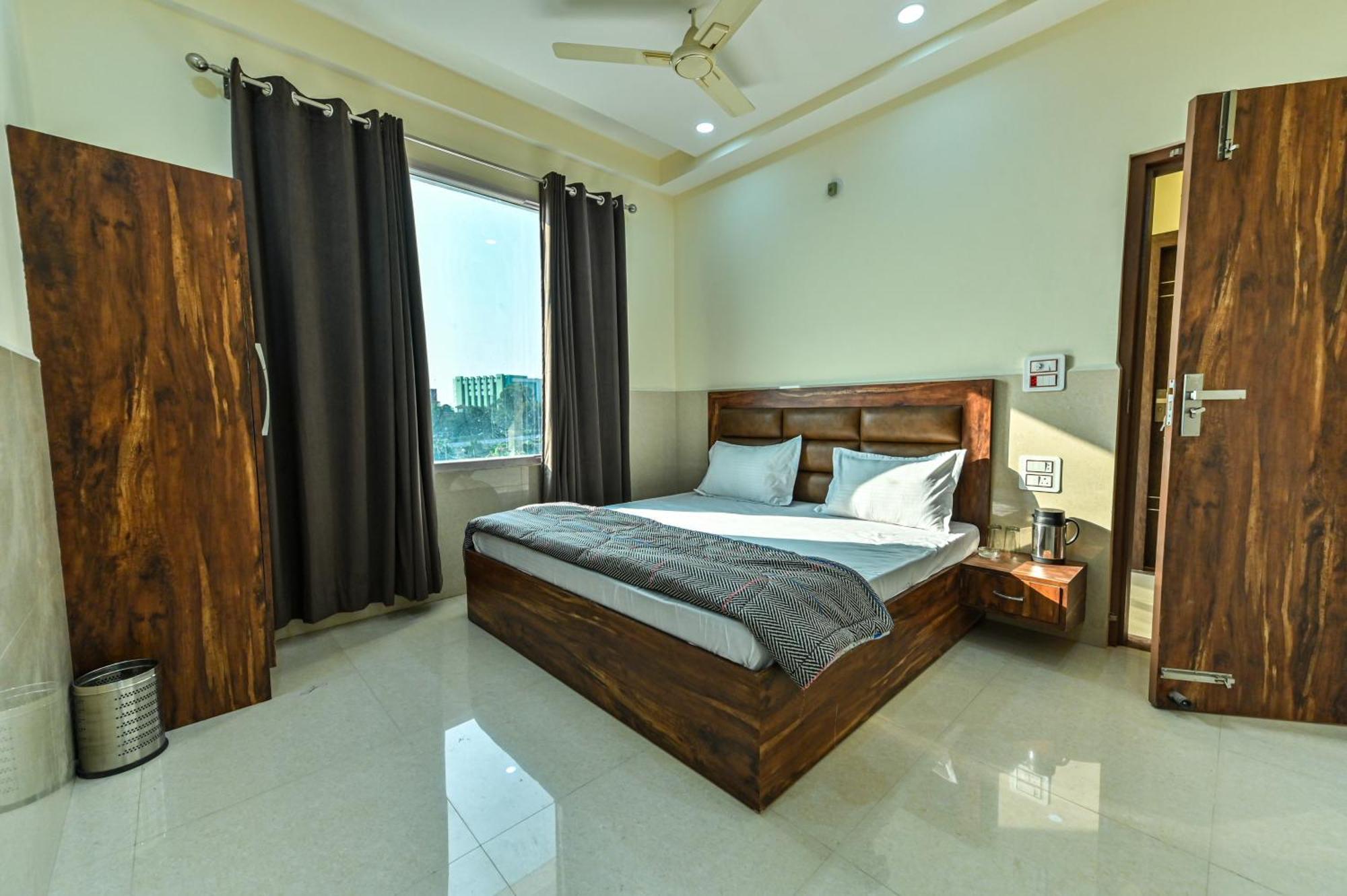 Royal Inn Джамму Экстерьер фото